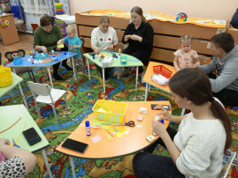 Мастер-класс с родителями по изготовлению дидактической игры "Что спряталось?" Мастер-класс с родителями по изготовлению дидактической игры "Что спряталось?".