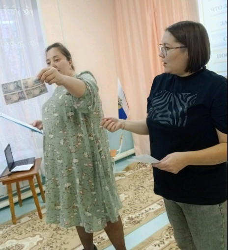 Деловая игра с родителями и детьми "Умники и умницы в стране финансовой грамотности" Деловая игра с родителями и детьми "Умники и умницы в стране финансовой грамотности".
