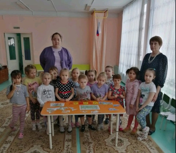 Квест-игра "По следам любимых сказок" Квест-игра "По следам любимых сказок".