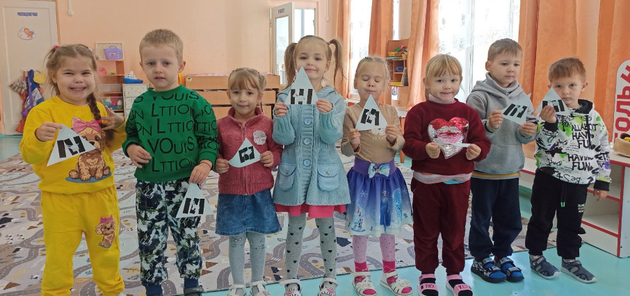 Занятие аппликация с элементами рисования "Знает каждый пешеход: зебра - это переход! " Занятие аппликация с элементами рисования "Знает каждый пешеход: зебра - это переход! ".